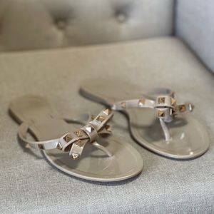 Nude Tan flip flop thong sandals size 10